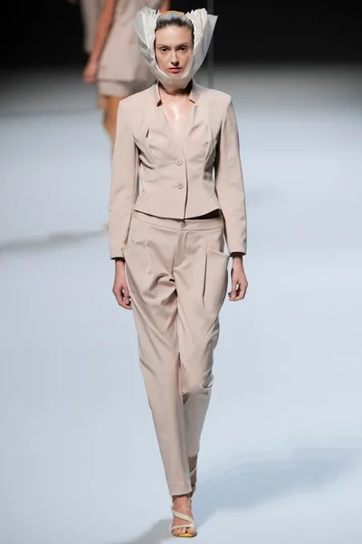 Look 1